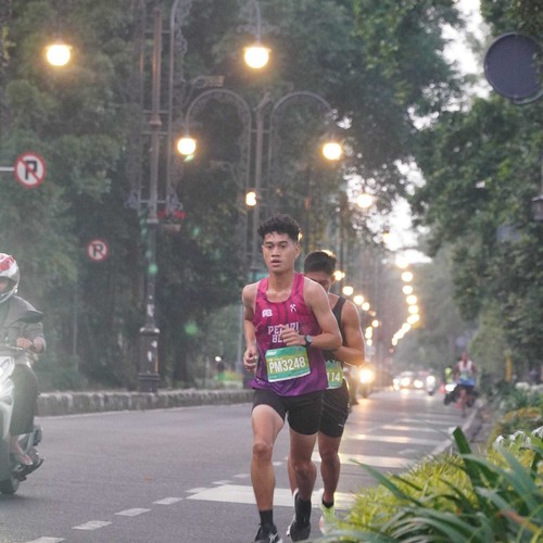 Race photo from BAUR RUN 2025