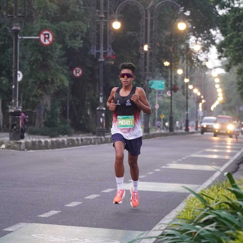 Race photo from BAUR RUN 2025