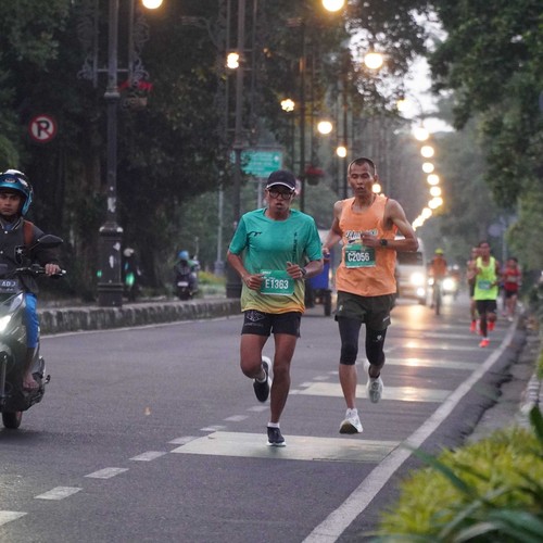 Race photo from BAUR RUN 2025