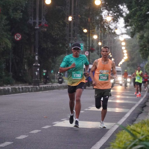 Race photo from BAUR RUN 2025