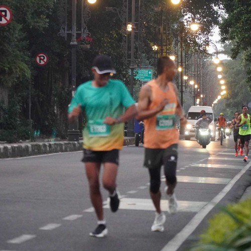 Race photo from BAUR RUN 2025