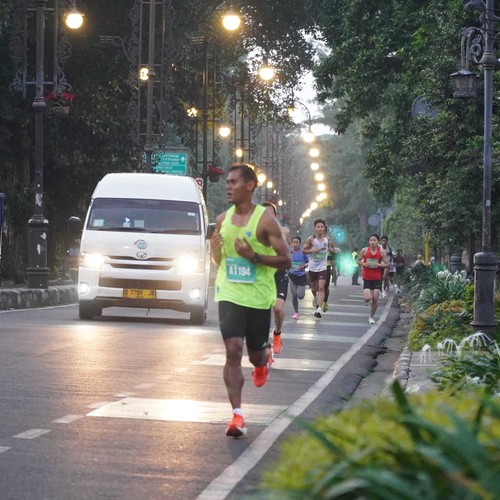 Race photo from BAUR RUN 2025