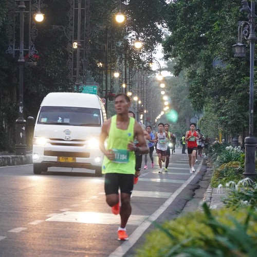 Race photo from BAUR RUN 2025