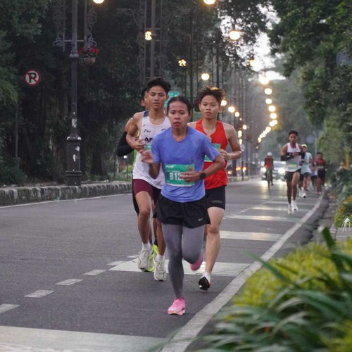 Race photo from BAUR RUN 2025