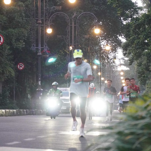 Race photo from BAUR RUN 2025