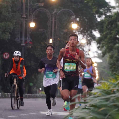 Race photo from BAUR RUN 2025