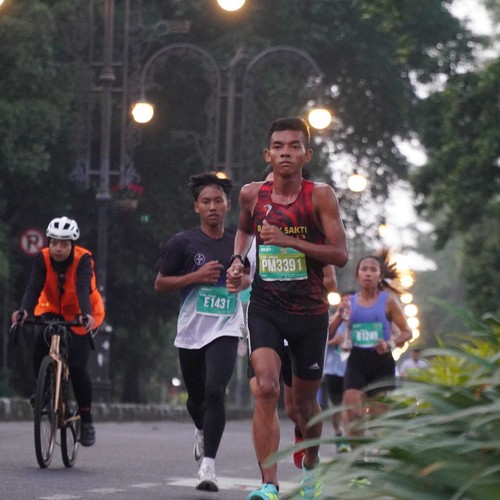 Race photo from BAUR RUN 2025