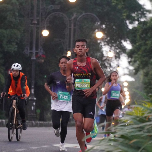 Race photo from BAUR RUN 2025