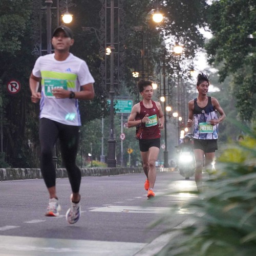 Race photo from BAUR RUN 2025