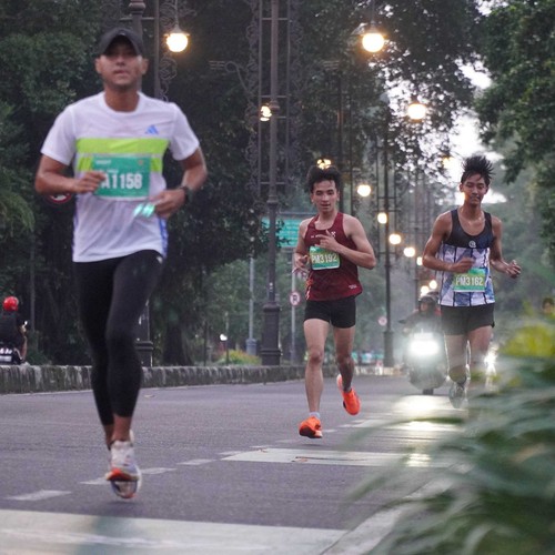 Race photo from BAUR RUN 2025