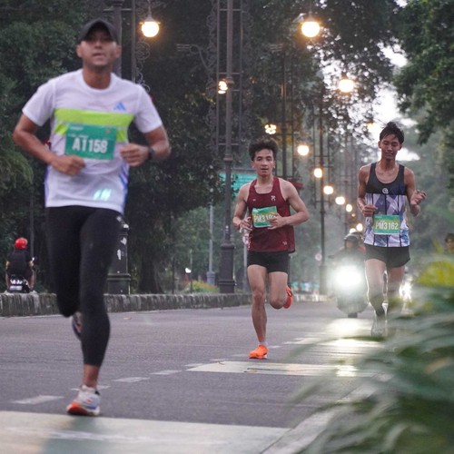 Race photo from BAUR RUN 2025