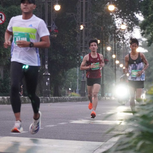 Race photo from BAUR RUN 2025