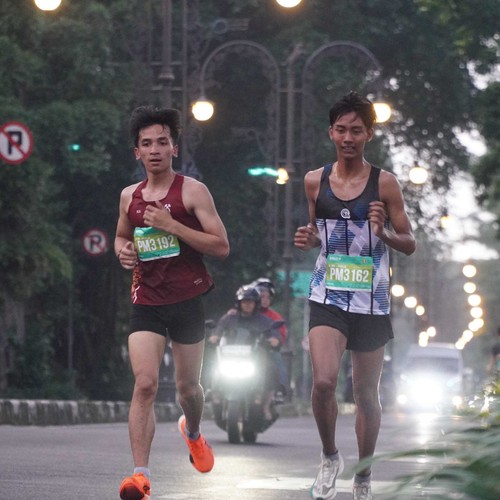 Race photo from BAUR RUN 2025
