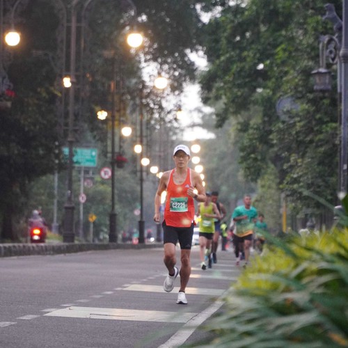 Race photo from BAUR RUN 2025