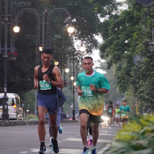 Race photo from BAUR RUN 2025