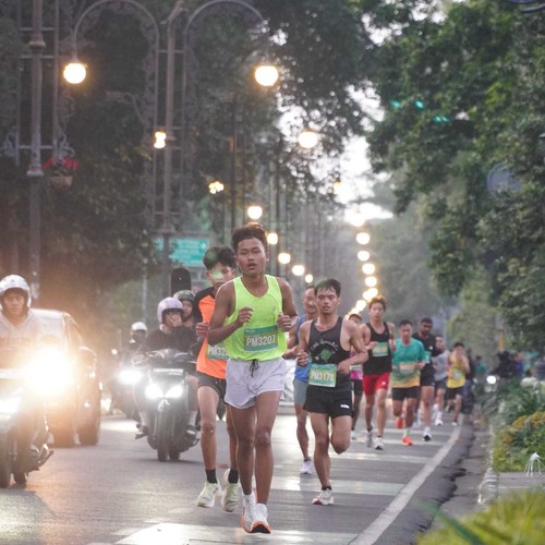 Race photo from BAUR RUN 2025
