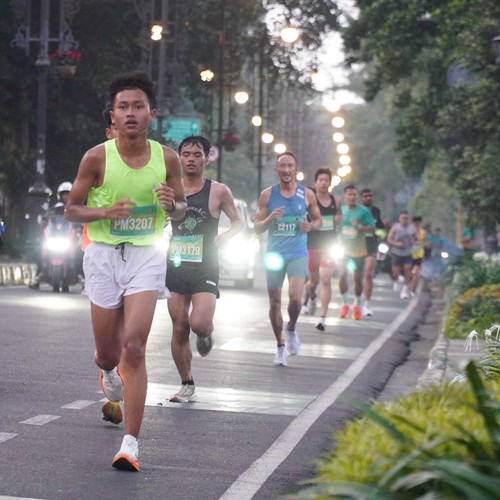 Race photo from BAUR RUN 2025