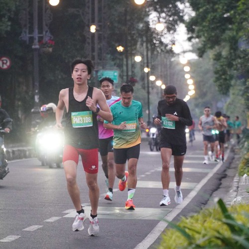 Race photo from BAUR RUN 2025