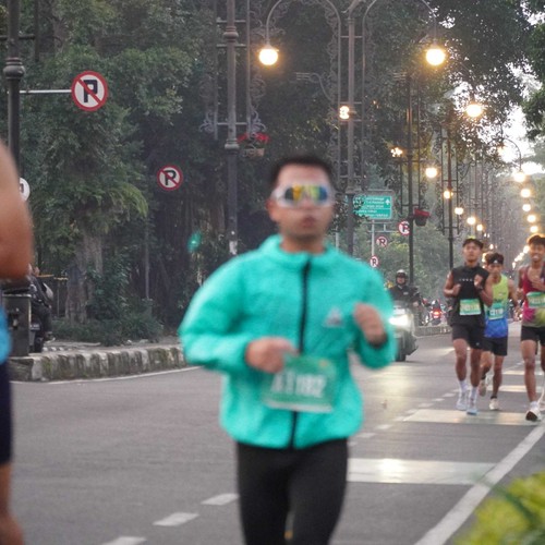 Race photo from BAUR RUN 2025