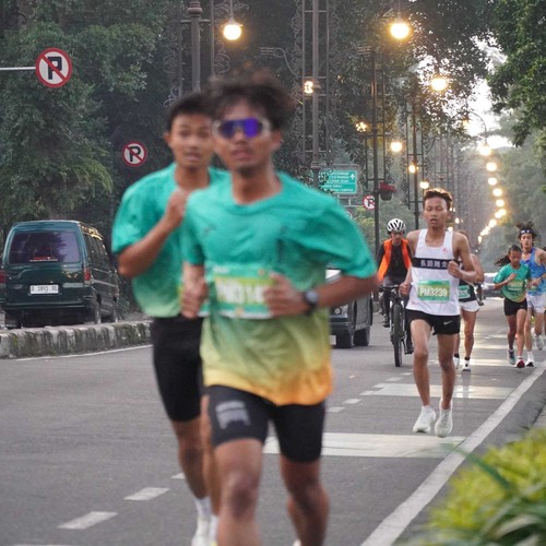 Race photo from BAUR RUN 2025