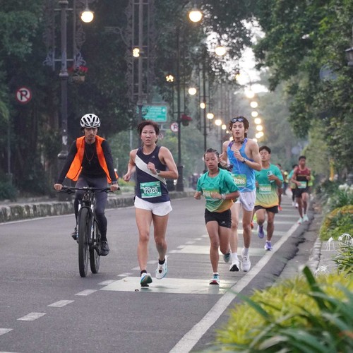 Race photo from BAUR RUN 2025