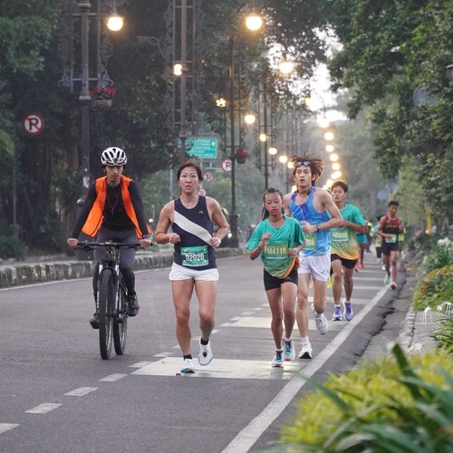 Race photo from BAUR RUN 2025