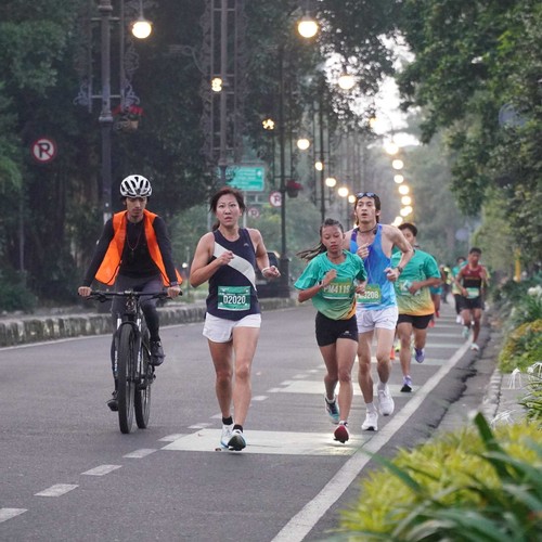 Race photo from BAUR RUN 2025
