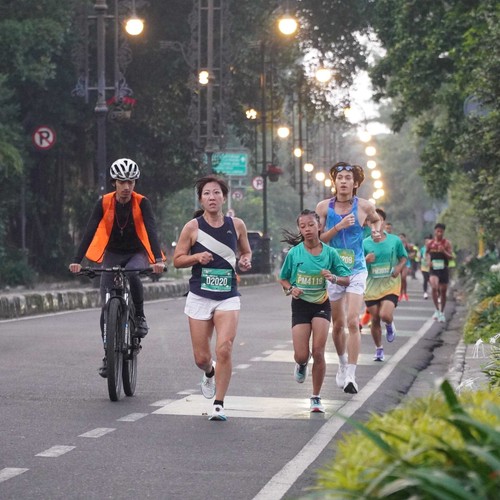 Race photo from BAUR RUN 2025
