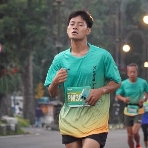 Race photo from BAUR RUN 2025