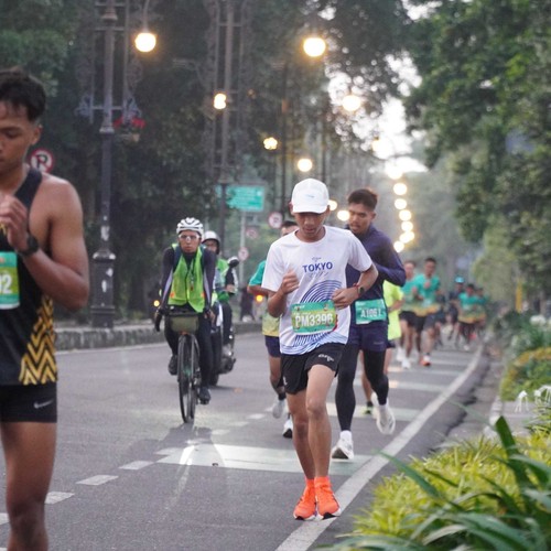 Race photo from BAUR RUN 2025