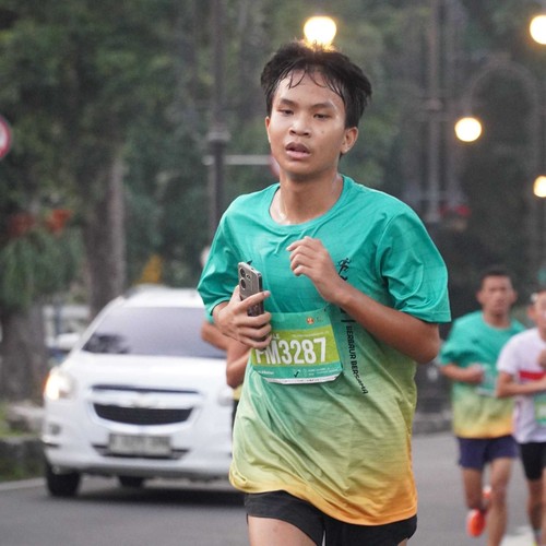 Race photo from BAUR RUN 2025