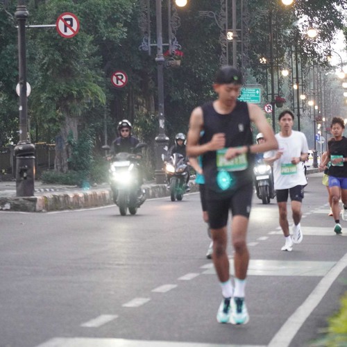 Race photo from BAUR RUN 2025