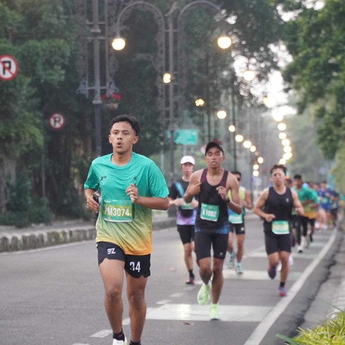 Race photo from BAUR RUN 2025