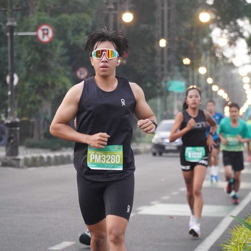 Race photo from BAUR RUN 2025