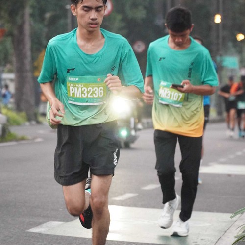 Race photo from BAUR RUN 2025