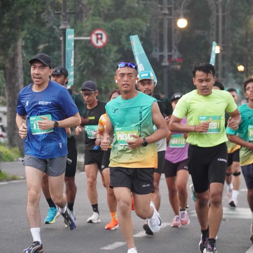 Race photo from BAUR RUN 2025