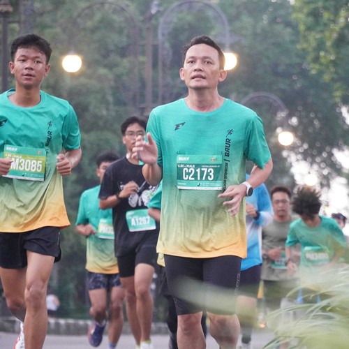 Race photo from BAUR RUN 2025