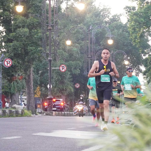 Race photo from BAUR RUN 2025