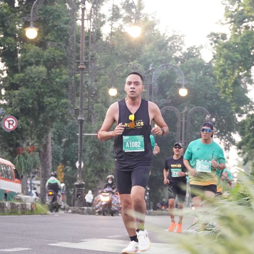 Race photo from BAUR RUN 2025