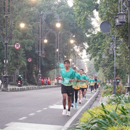 Race photo from BAUR RUN 2025