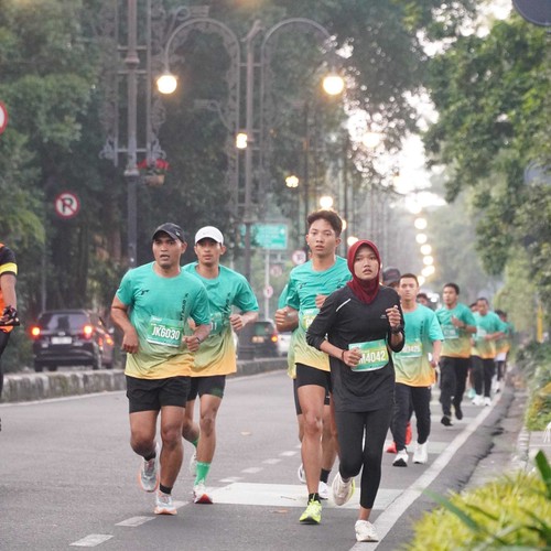 Race photo from BAUR RUN 2025