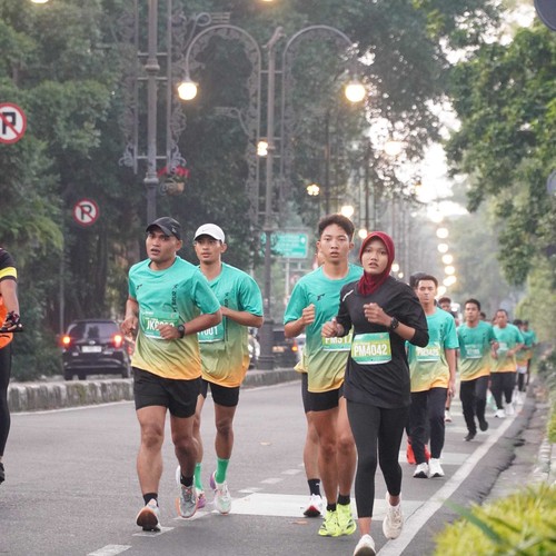 Race photo from BAUR RUN 2025