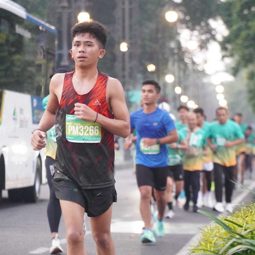 Race photo from BAUR RUN 2025