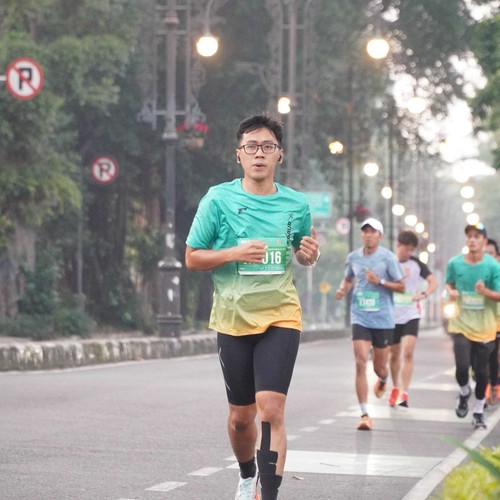Race photo from BAUR RUN 2025