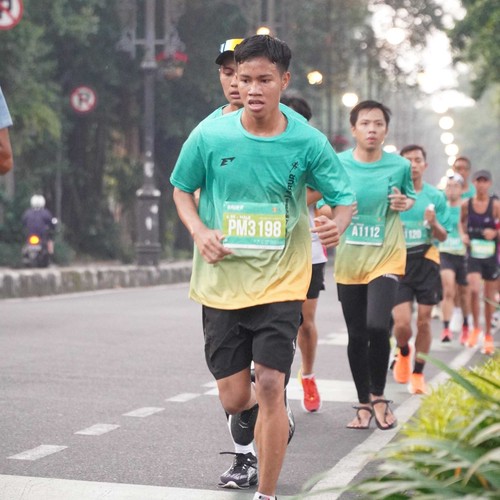 Race photo from BAUR RUN 2025