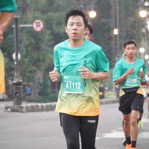 Race photo from BAUR RUN 2025