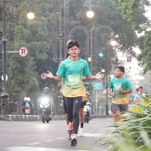 Race photo from BAUR RUN 2025