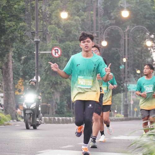 Race photo from BAUR RUN 2025