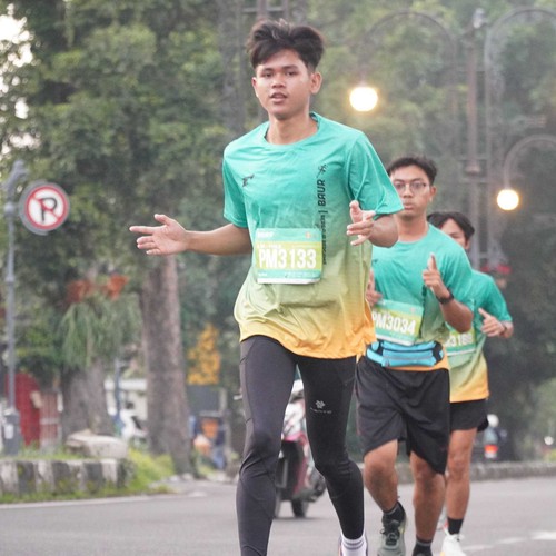 Race photo from BAUR RUN 2025