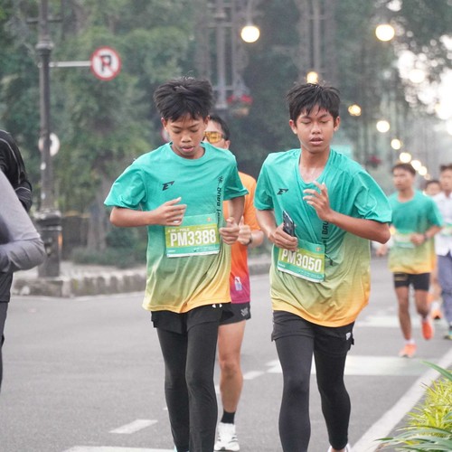 Race photo from BAUR RUN 2025